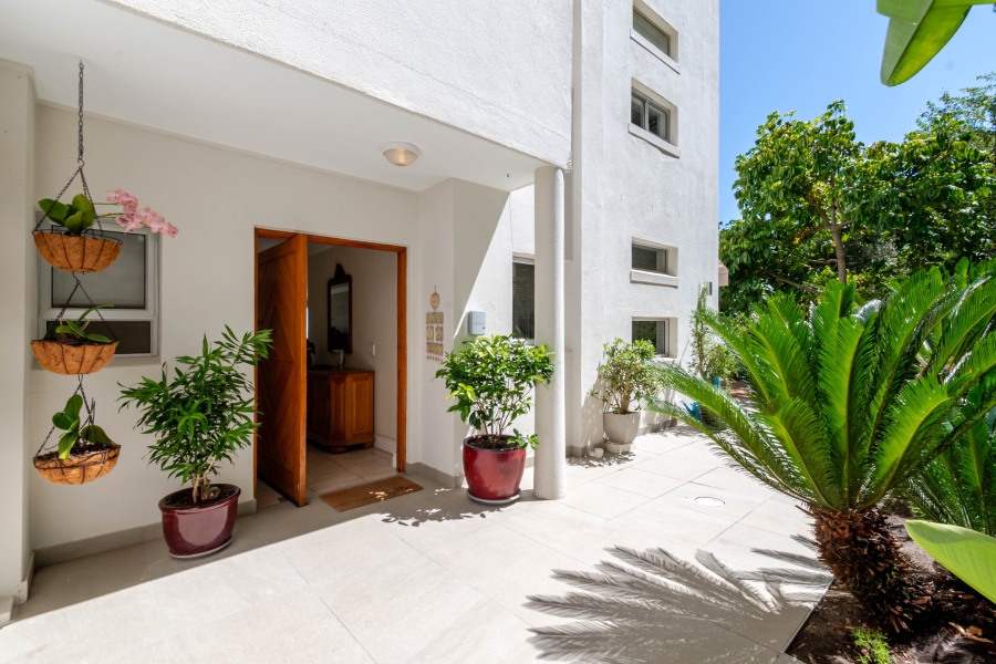 3 Bedroom Property for Sale in Sea Point Western Cape